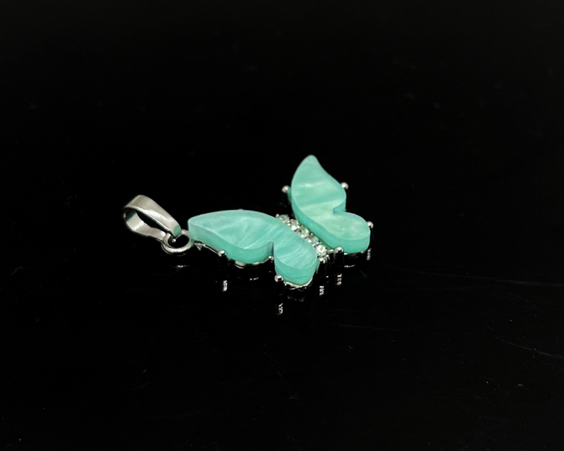 Подвеска Бабочка зеленая (мятная) с фианитами цвет серебро размер 21*14мм