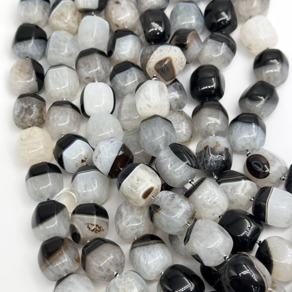 Агат размер 20*19мм натуральный камень
