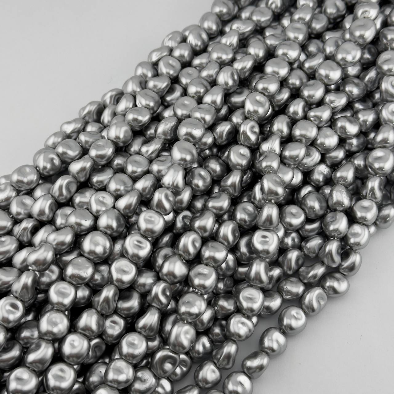 Майорка цвет серый средний размер бусин 11мм