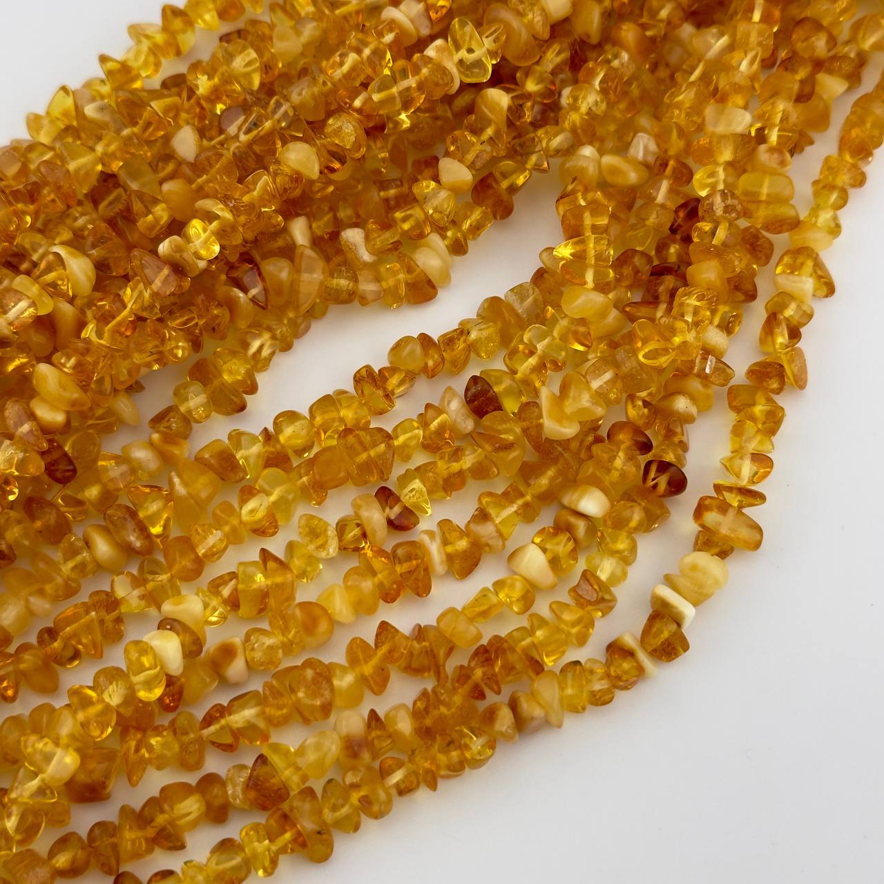 Янтарь свободная форма средний размер5*7мм