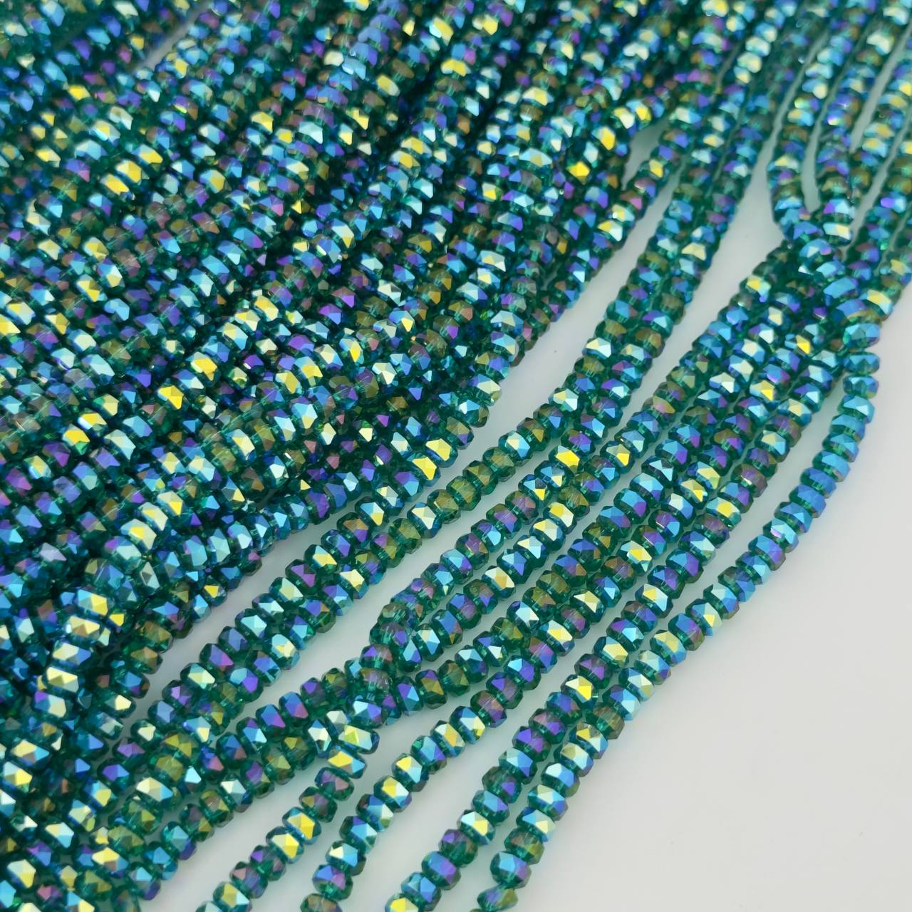 Бусины стеклянные размер 2,5*3,9мм цвет зеленый(хамелеон) с отливом