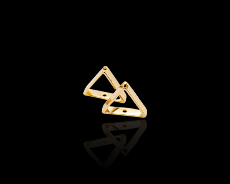 Треугольник с двумя маленькими отверстиями; цвет золото, 14*3мм