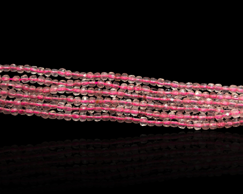 Бусины розовый кварц А кубик; размер 2,5мм, длина 39см
